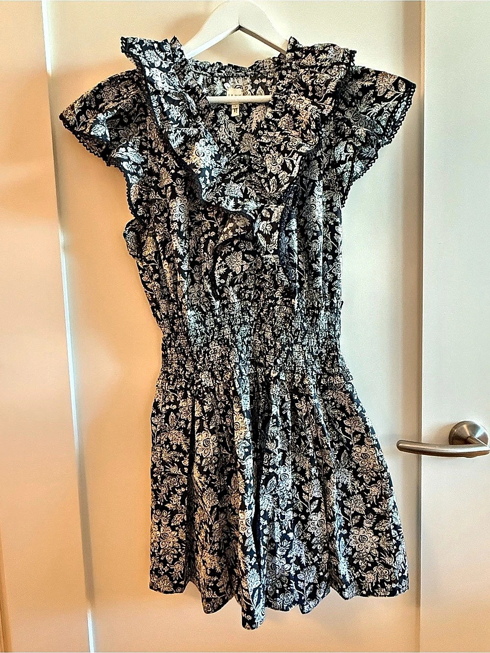 La Vie Rebecca Taylor Floral Ruffle Mini Dress in Black & White Size Large